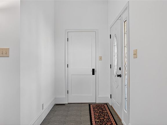 5th image of 107 Riverside Dr