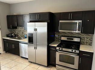 7556 S Champlain Ave #101, Chicago, IL 60619