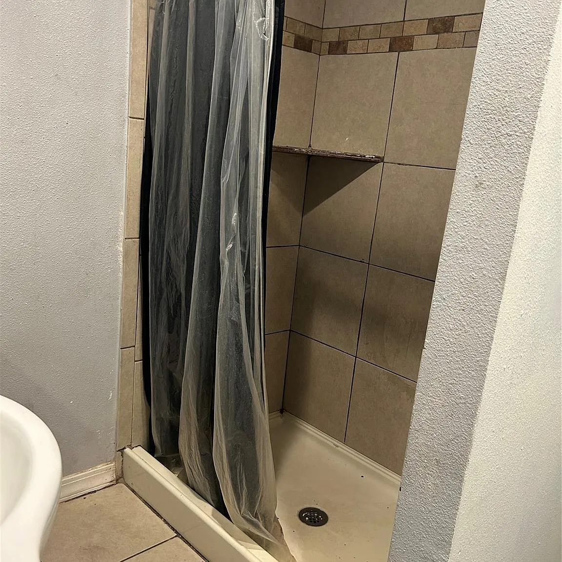 2 bed, 1.0 bath, 660 sqft, $1,300 — Photo 2