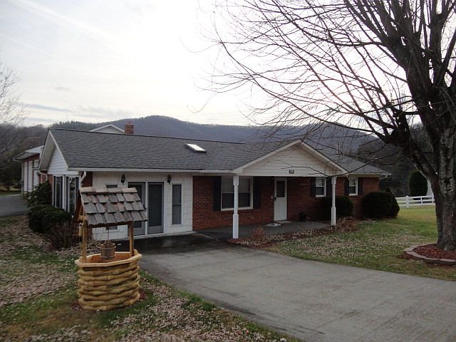 1st image of 221 Cherry Ave