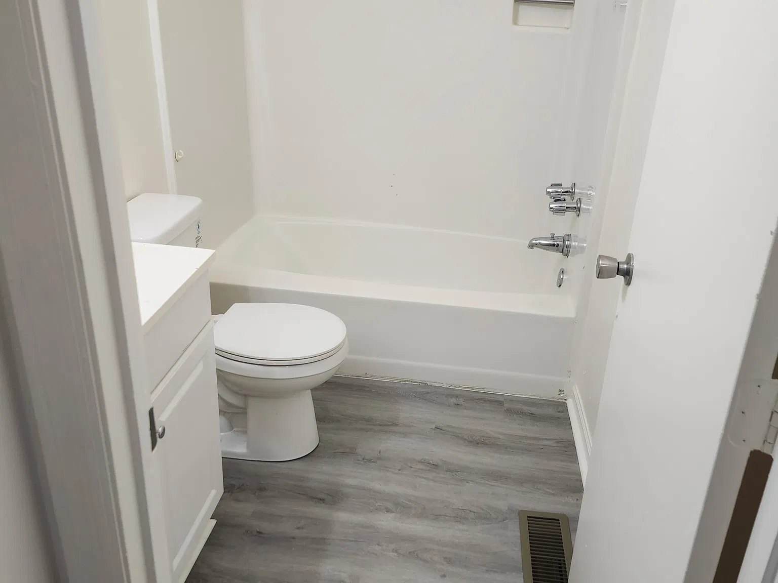 2 bed, 900 sqft, $925 — Photo 2