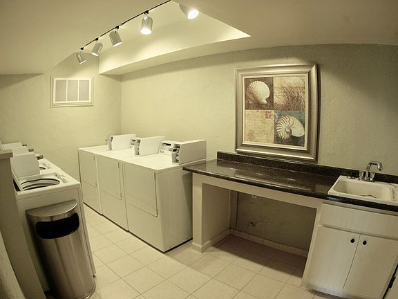4th image of 307 Montana Ave APT 206A