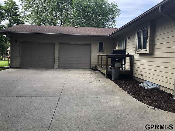 3rd image of 1405 Fir Ave