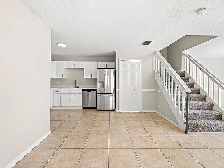 1542 N Lawnwood Cir #37D — Photo 4