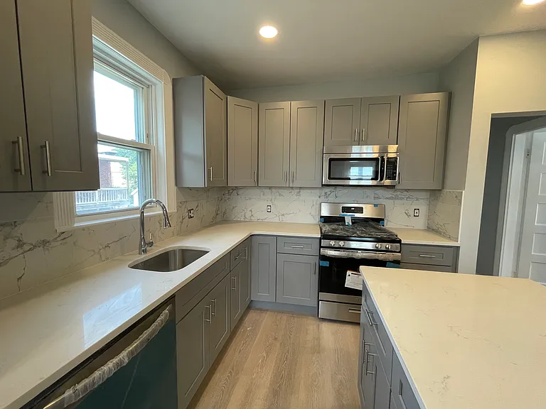 44 Ashley St #2 — Photo 2