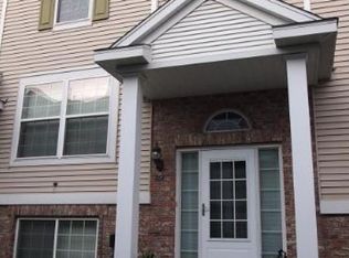 864 Ledgestone Dr, Mahtomedi, MN 55115