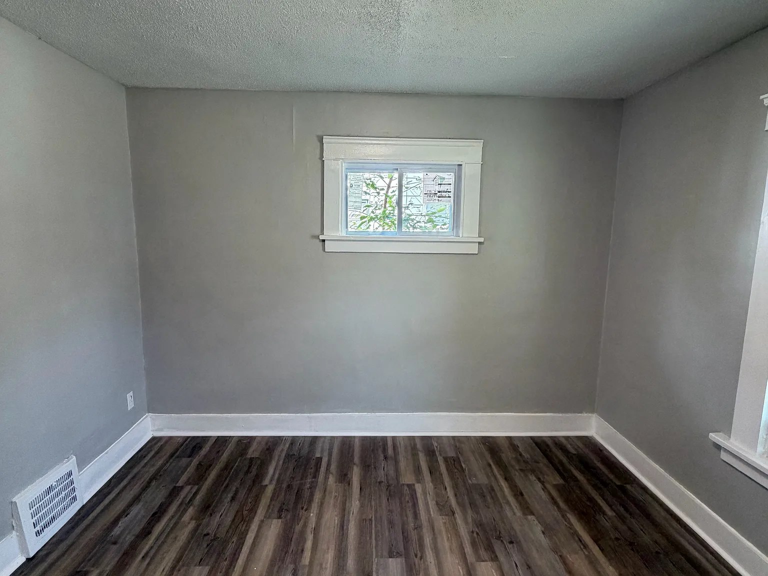 3 bed, 832 sqft, $1,300 — Photo 4