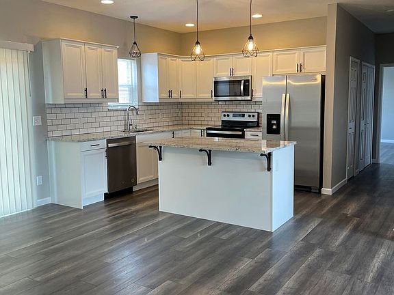 3rd image of 57543 Alder Ct
