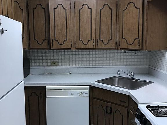 4th image of 5356 W Belle Plaine Ave #1