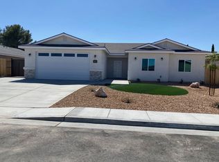 817 Paradise Dr, Ridgecrest, CA 93555