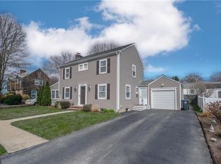 28 Pilgrim Dr, Cranston, RI 02905