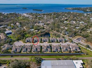 582 Ozona Village Dr, Palm Harbor, FL 34683