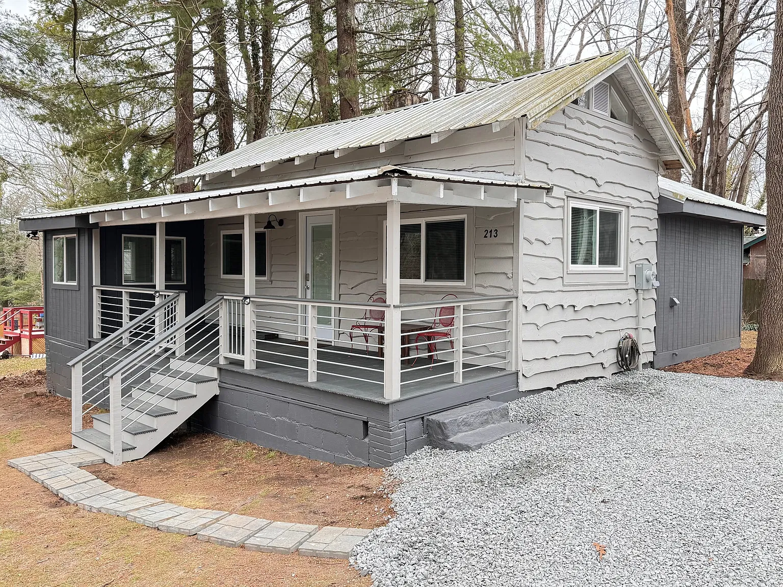 213 Vance St — Photo 1