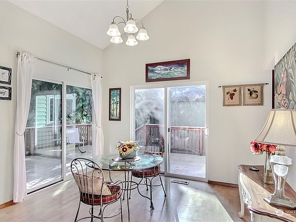 5th image of 1712 Jasmine Street NW