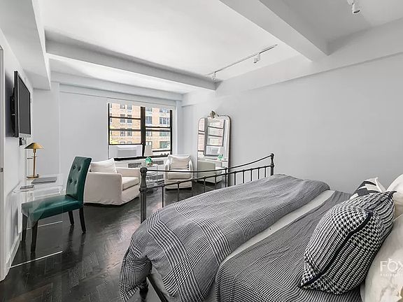 5th image of 330 E 79th St APT 4C