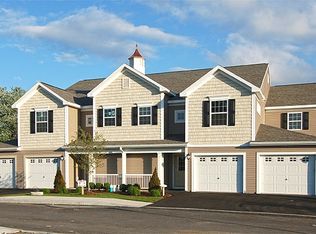 2 Governor Cir, Albany, NY 12208