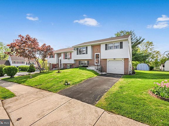 3rd image of 38 Pickford Dr