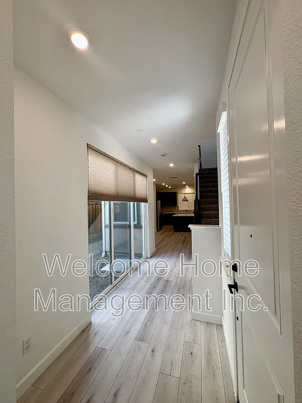 5 bed, 3.0 bath, 2444 sqft, $4,100 — Photo 2