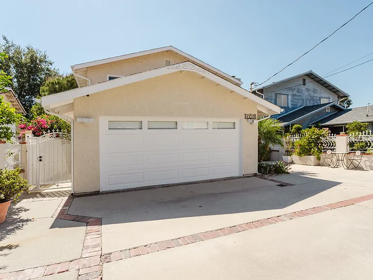 10619 Mather Ave — Photo 3