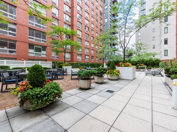 555 West 23rd Street S6D image 20 of 21