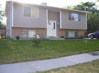 5848 S Country Hills Dr, Salt Lake City, UT 84129