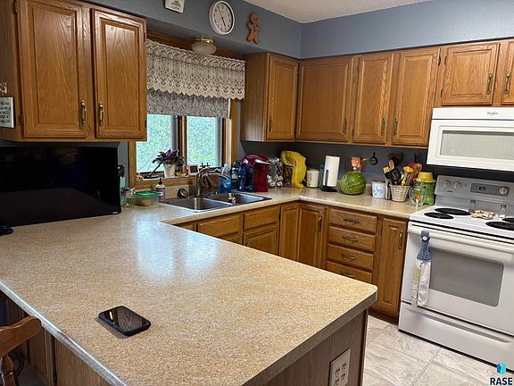 4th image of 3342 Aspen Ave