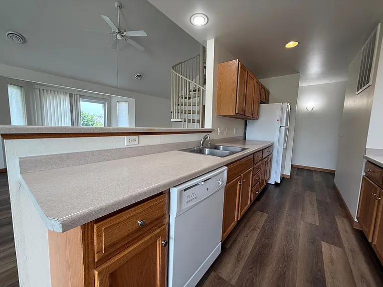8217 Mansion Hill Ave — Photo 9
