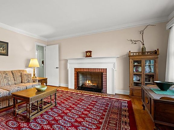4th image of 936 Chester Cir