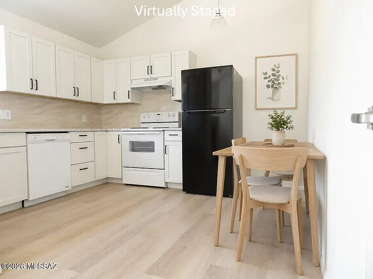 2512 E Eastland St — Photo 10