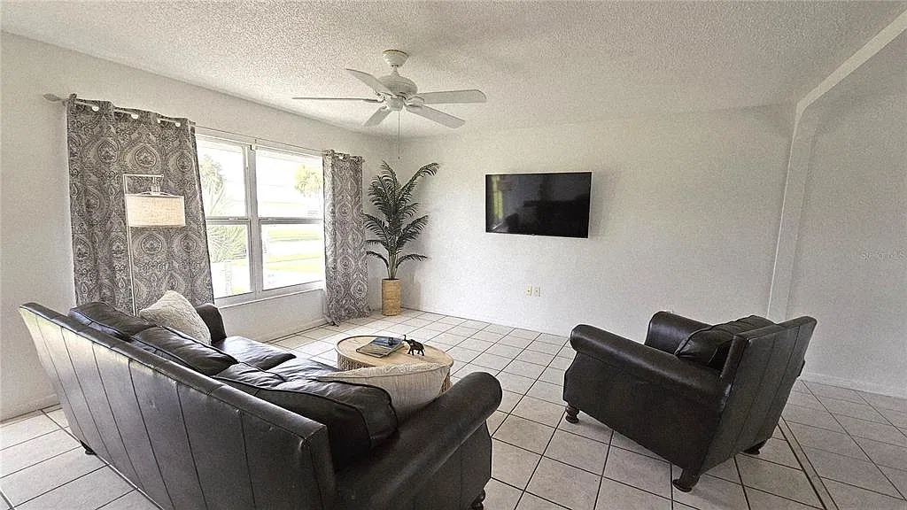 2 bed, 1.0 bath, 918 sqft, $2,800 — Photo 3