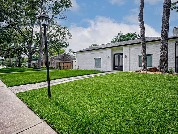 3rd image of 10118 Briar Rose Dr