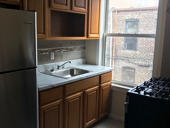 4th image of 233 Maujer St #2A