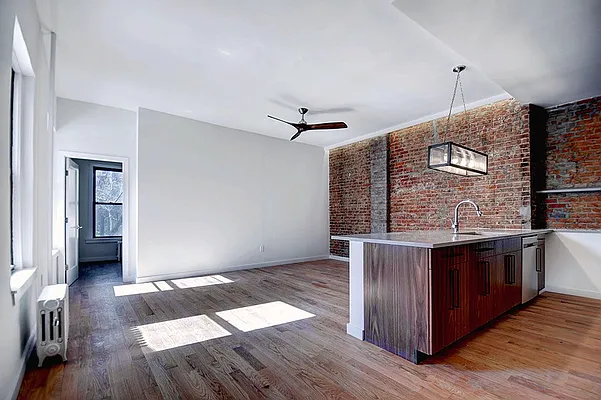 Rented by Urbane Brokerage | media 39