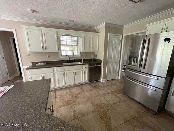 4th image of 250 Sunnybrook Dr