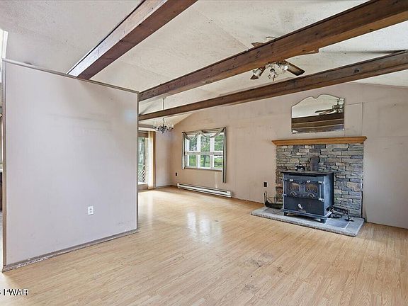 2nd image of 129 Amos Cir