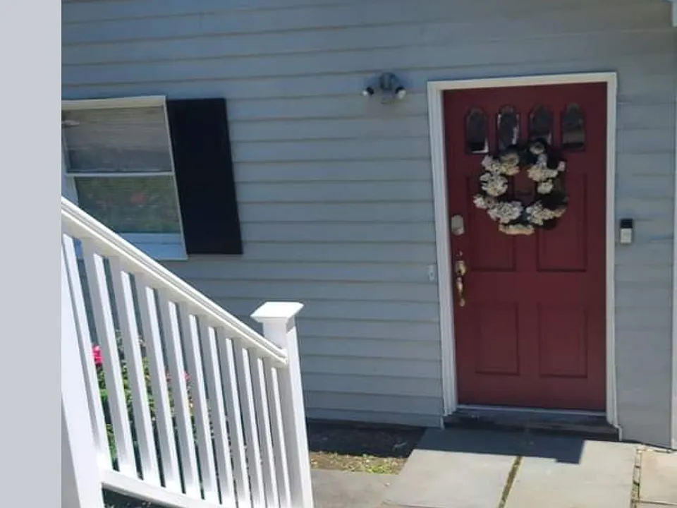 61 Lakeside Rd