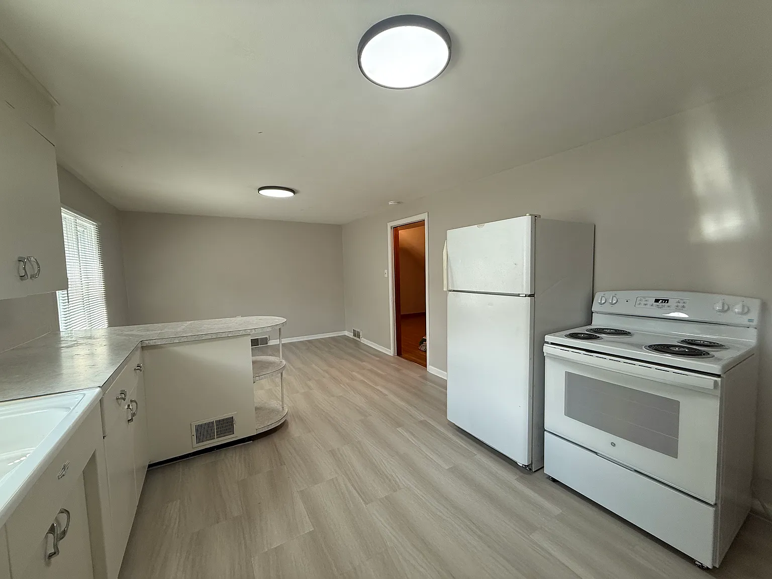 1 bed, 1000 sqft, $825 — Photo 3