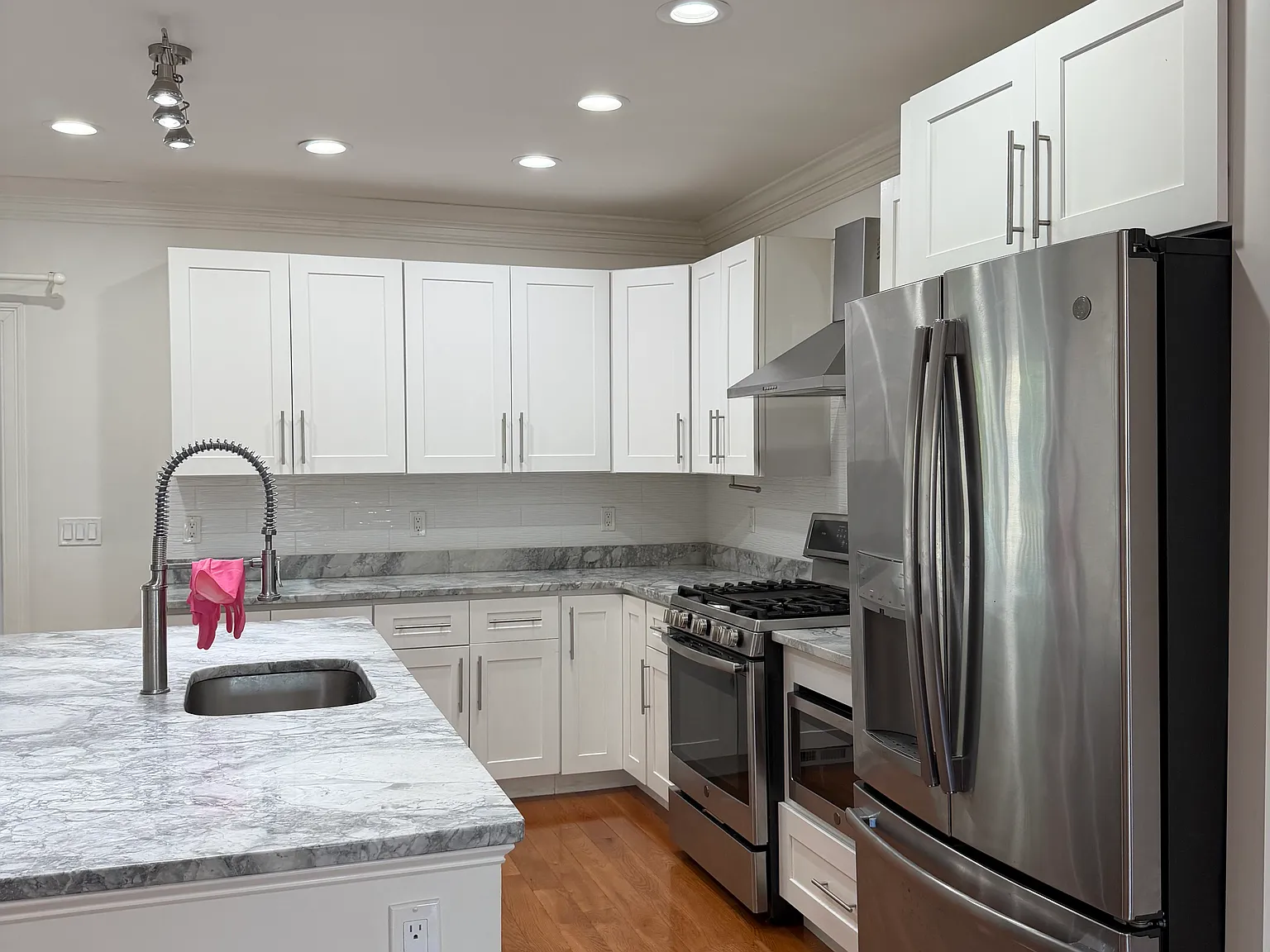 2 bed, 1160 sqft, $2,800 — Photo 1