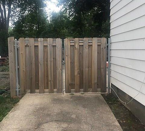 5th image of 12601 Emery Ave