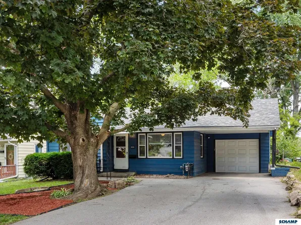 6934 Pinkney St, Omaha, NE 68104