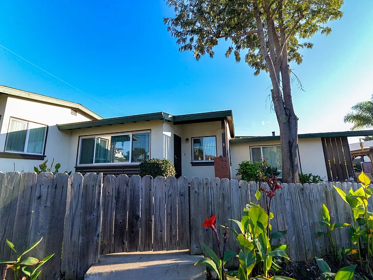 301 Avenida Del Mar — Photo 2