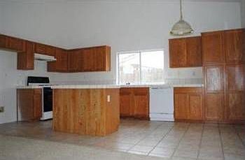 3rd image of 3913 Wild Rose Ln