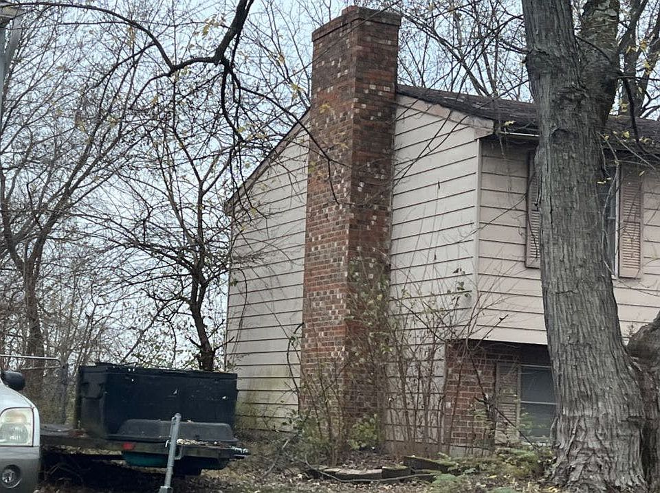 2nd image of 2054 Munich Ave