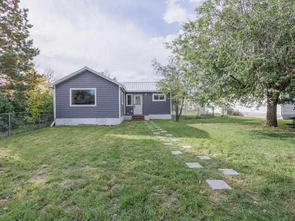 111 5th St, Newell, SD 57760