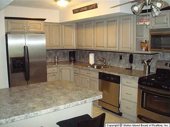 2nd image of 7 Dreyer Ave
