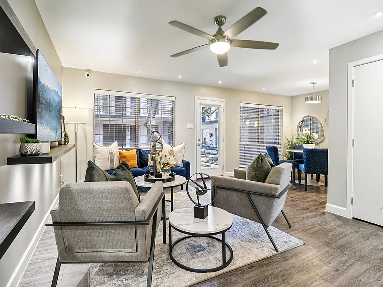 The Ashley at Bluffview Apartments — Photo 13