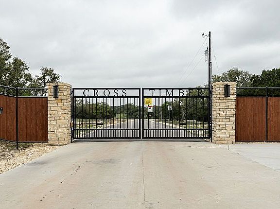 3rd image of 218 Heartleaf Dr