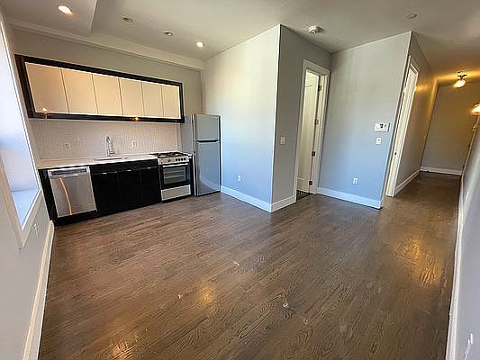 2nd image of 162 Woodruff Ave #4R