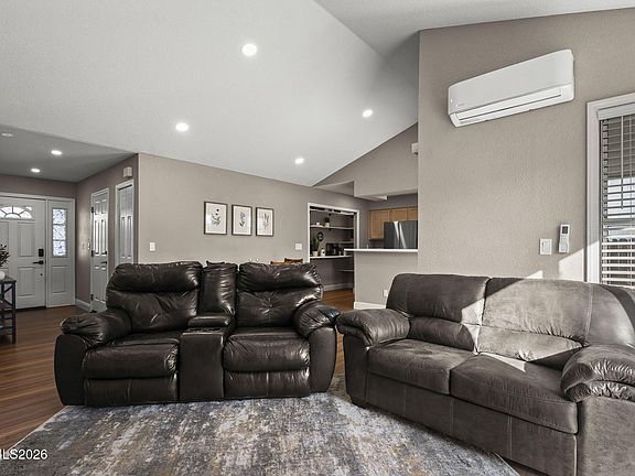 4th image of 451 Sandalwood Dr