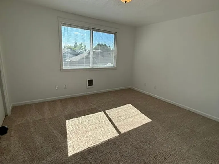TLD184 — Photo 15